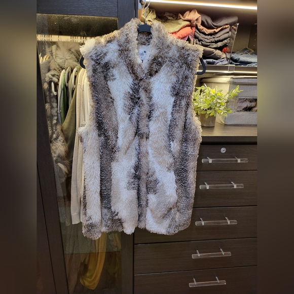 CAbi Jackets & Blazers - CAbi faux fur vest